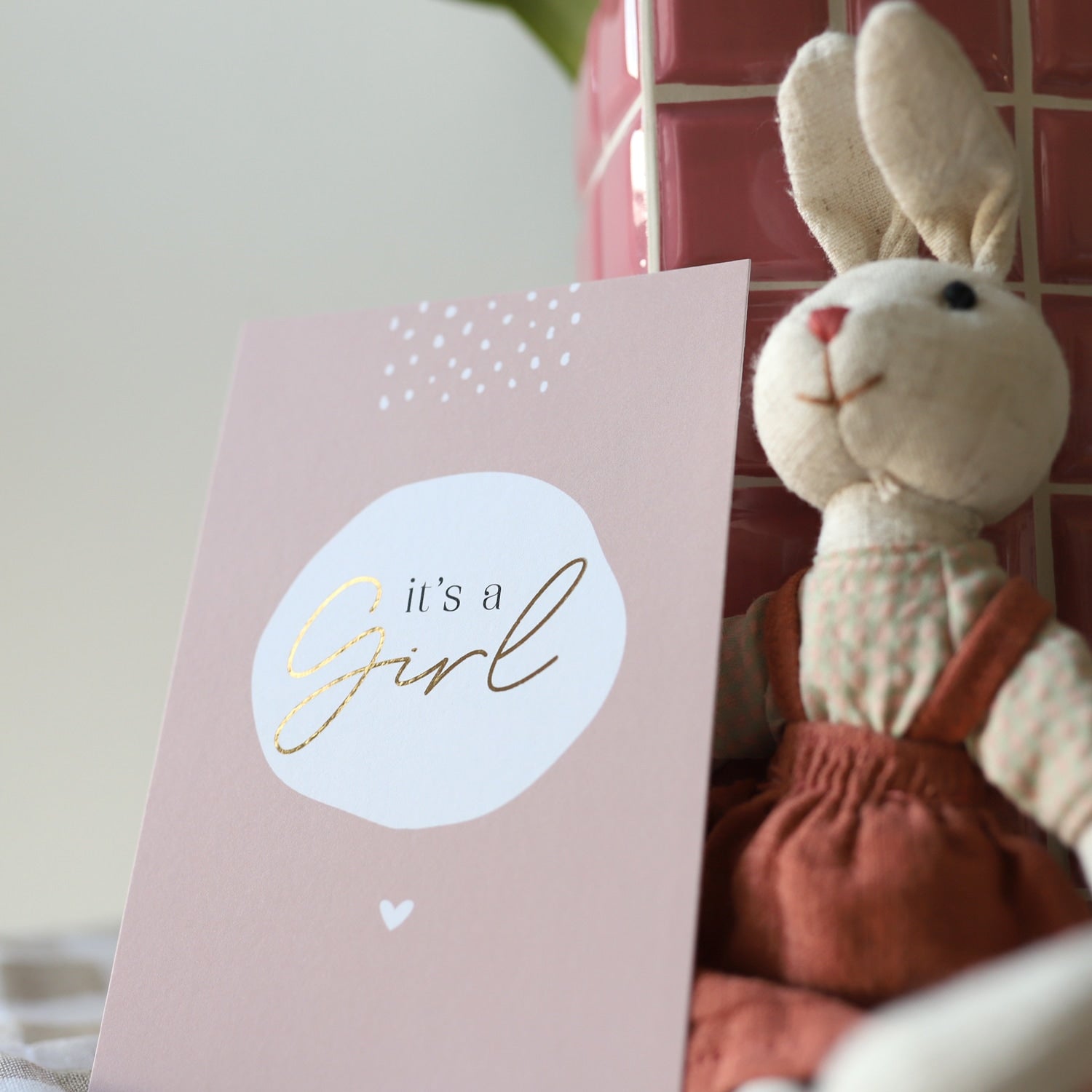 Postkarte „It's a Girl“ mit Gold