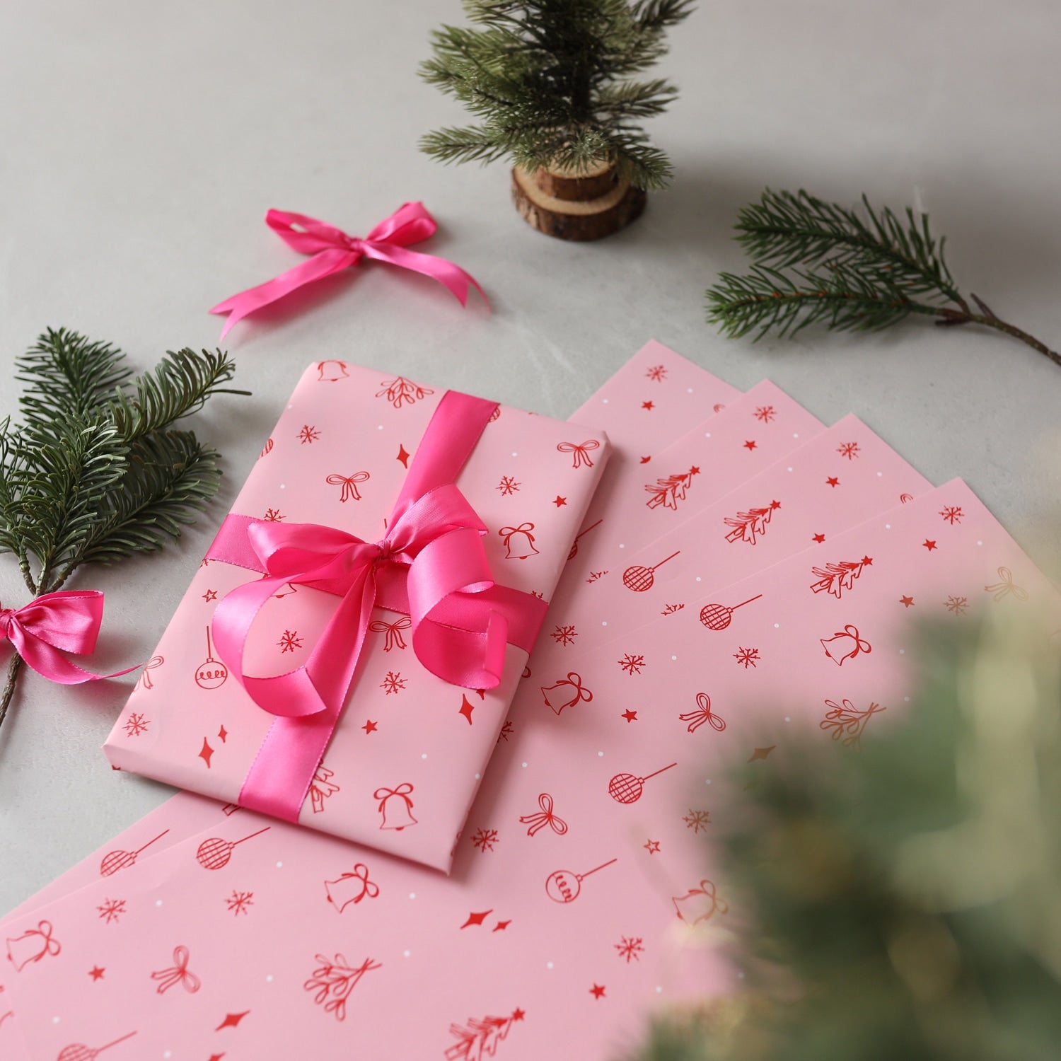 Geschenkpapier-Set „Glocken und Schleifen“