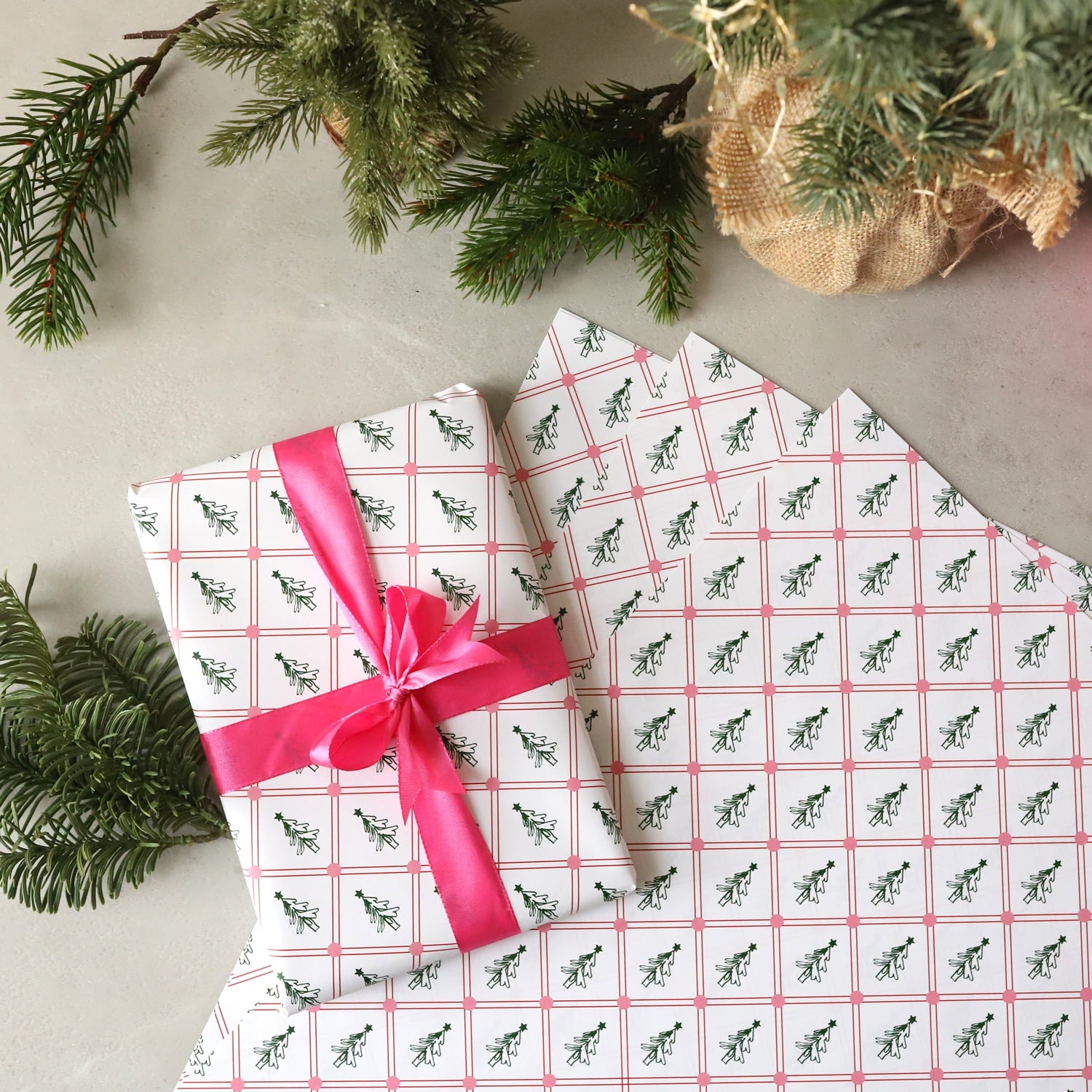 Geschenkpapier-Set „Nussknacker und Tannen“