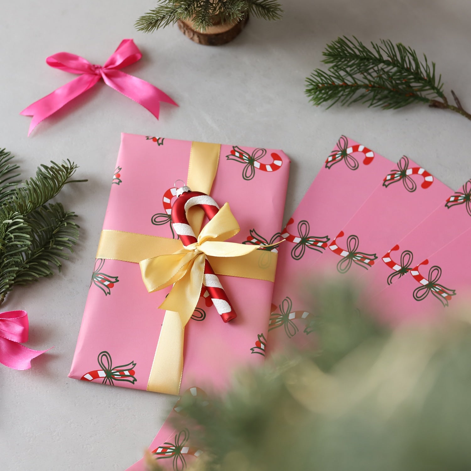 Geschenkpapier-Set „Zuckerstangen und Nussknacker“