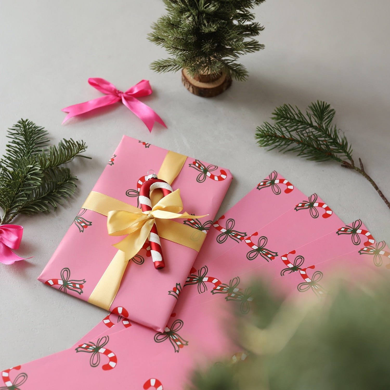 Geschenkpapier-Set „Zuckerstangen und Nussknacker“