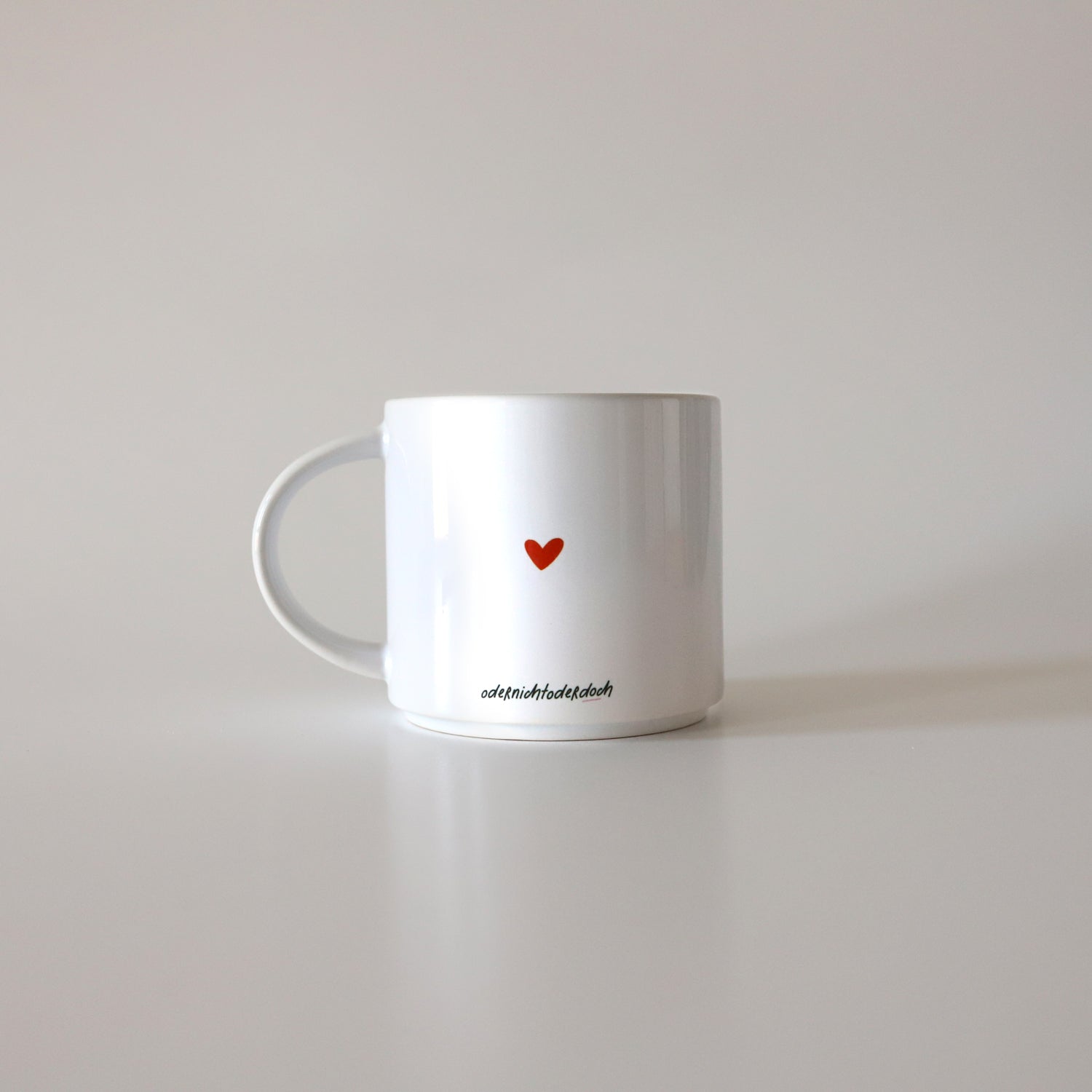 Jumbo-Tasse „The Coffee Club“, Tassenstapel