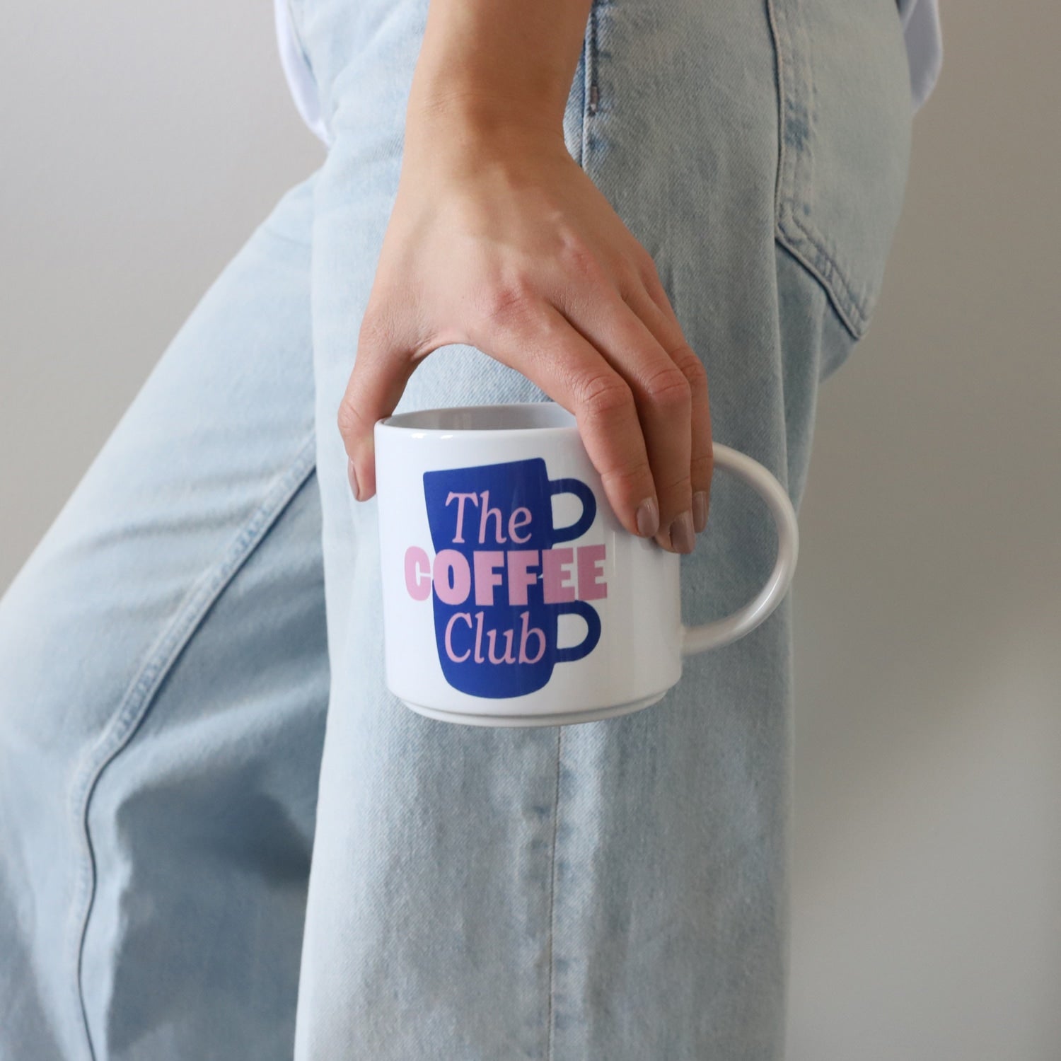 Jumbo-Tasse „The Coffee Club“, Tassenstapel