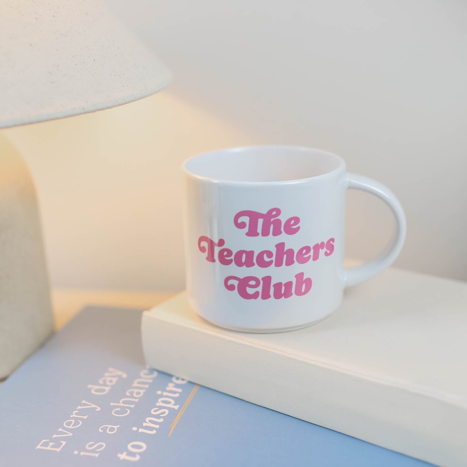 Jumbo-Tasse „The Teachers Club", pink