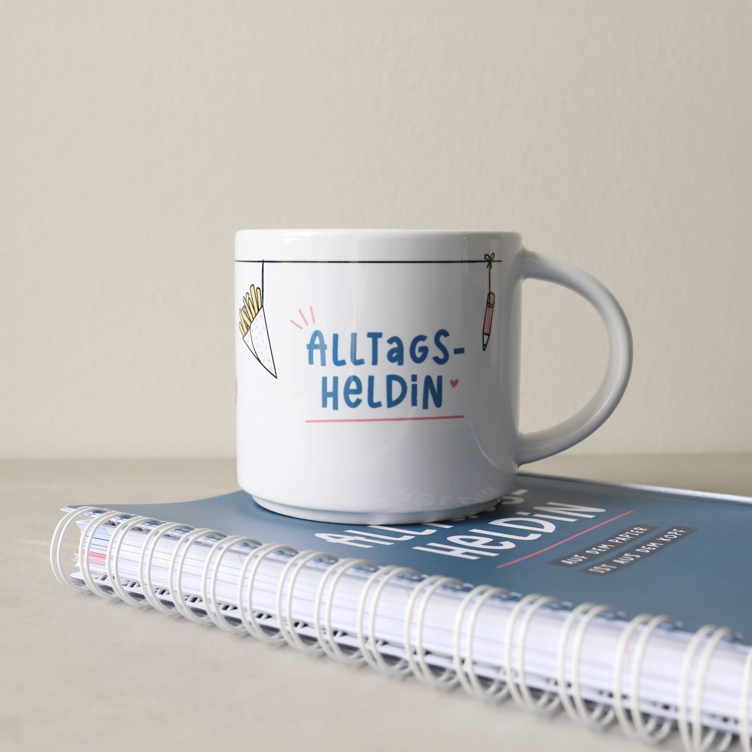 Jumbo-Tasse „Alltagsheldin“