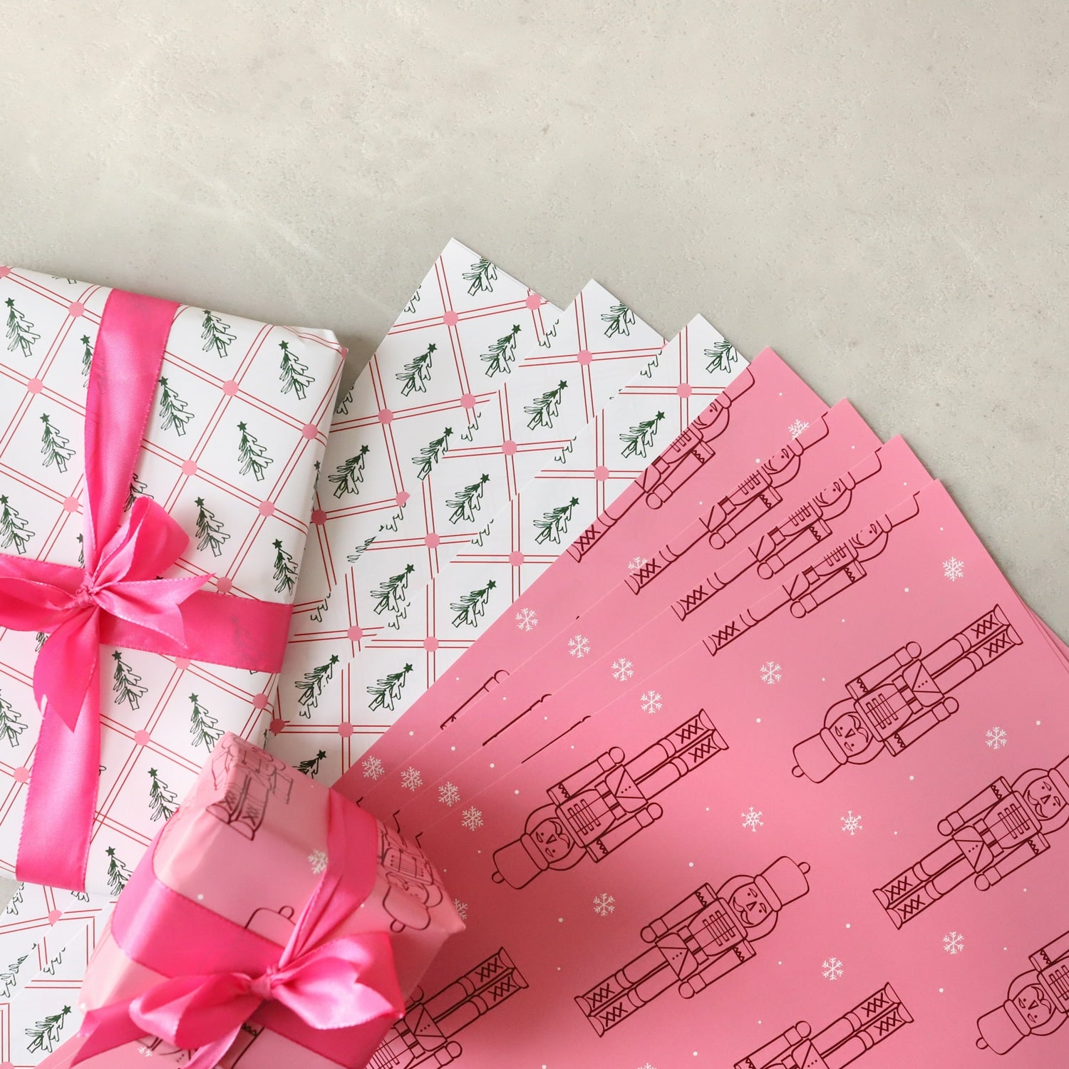 Geschenkpapier-Set „Nussknacker und Tannen“