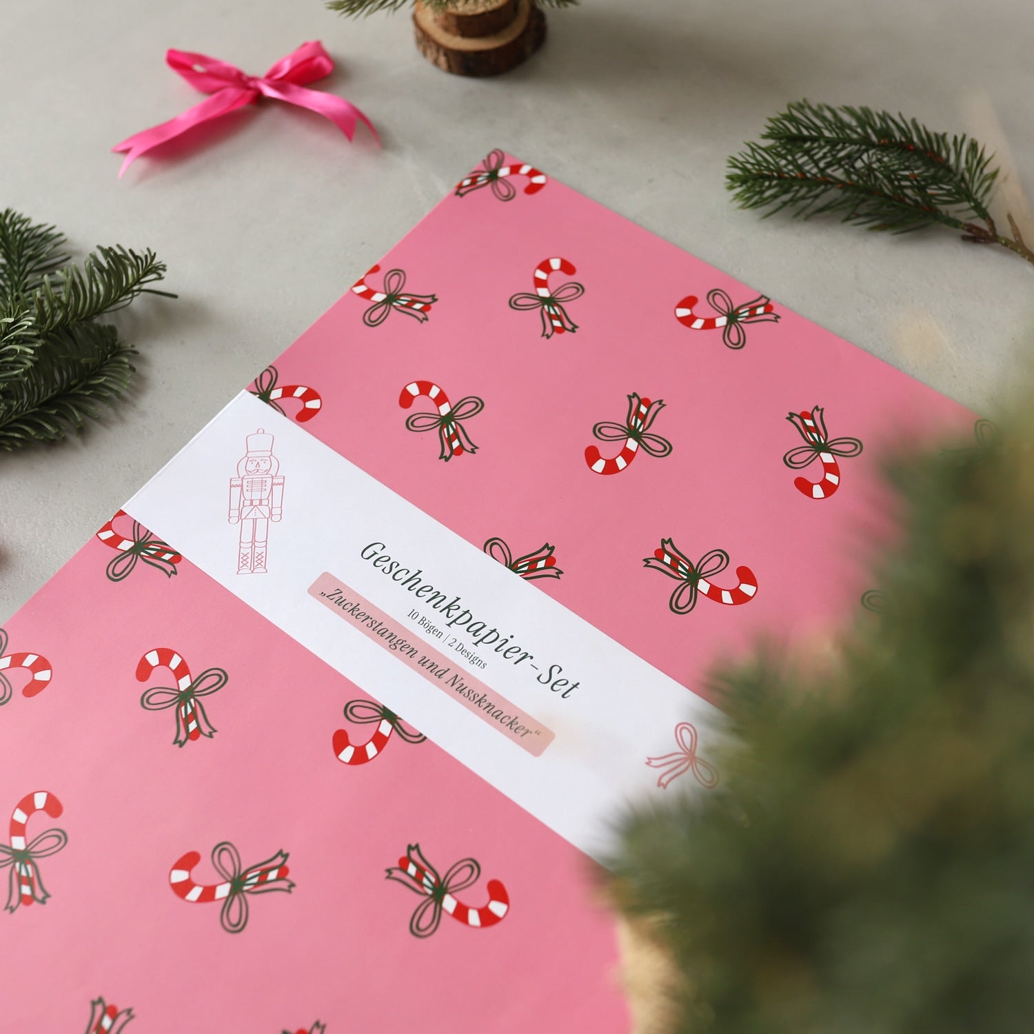 Geschenkpapier-Set „Zuckerstangen und Nussknacker“