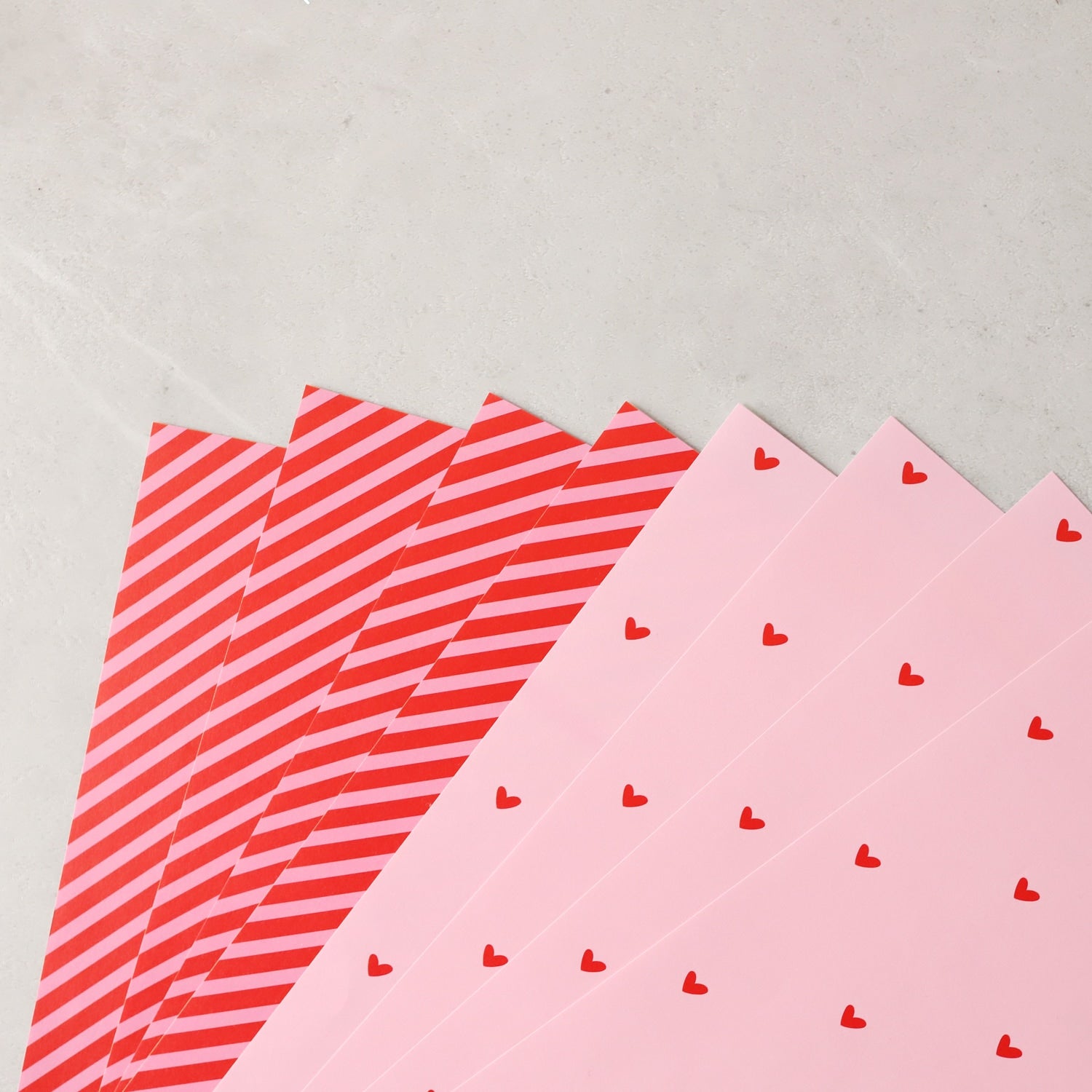 Geschenkpapier-Set „Herzen und Streifen“