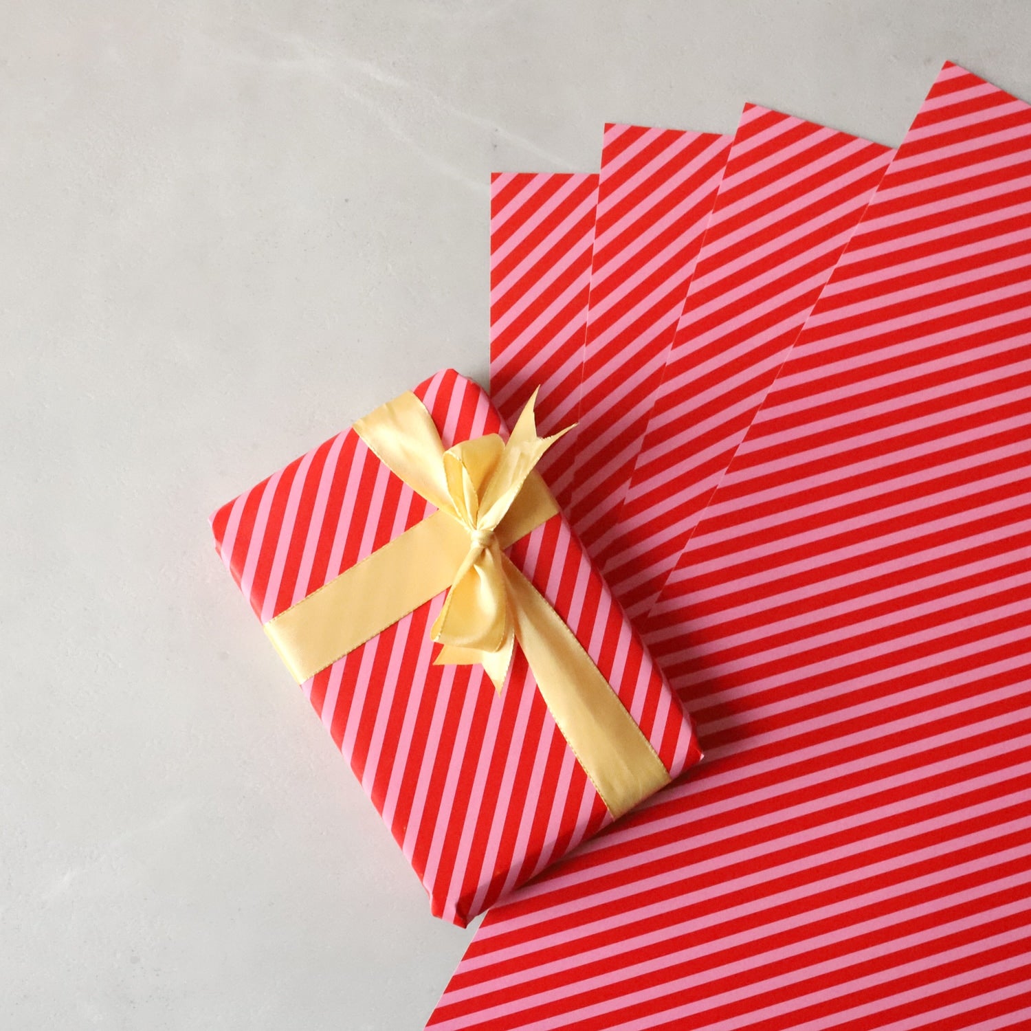 Geschenkpapier-Set „Herzen und Streifen“