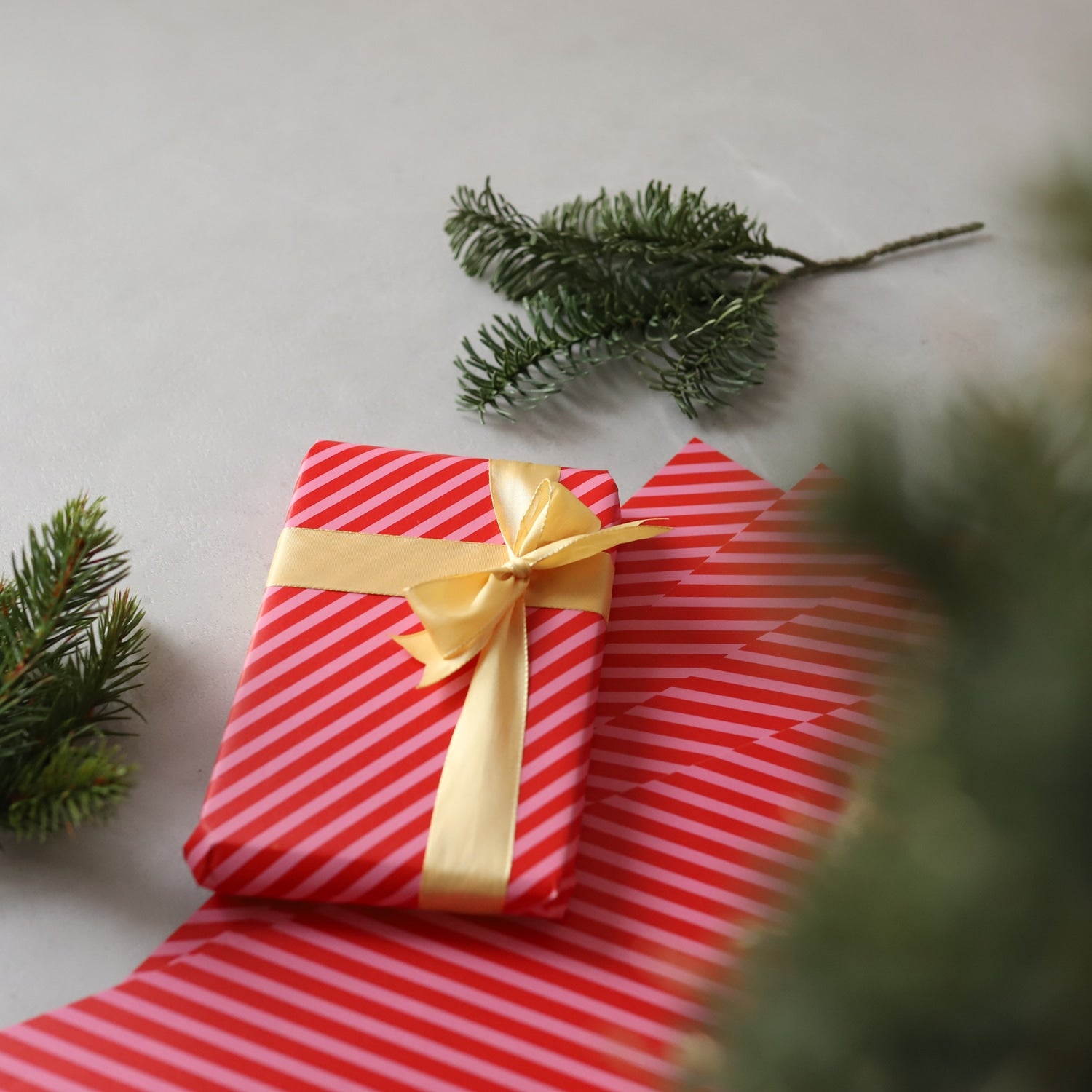 Geschenkpapier-Set „Herzen und Streifen“