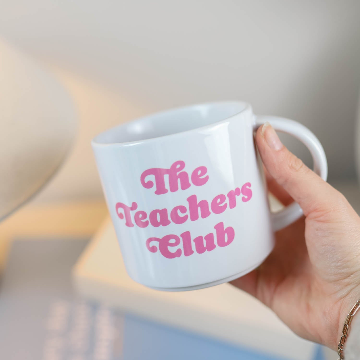 Jumbo-Tasse „The Teachers Club", pink